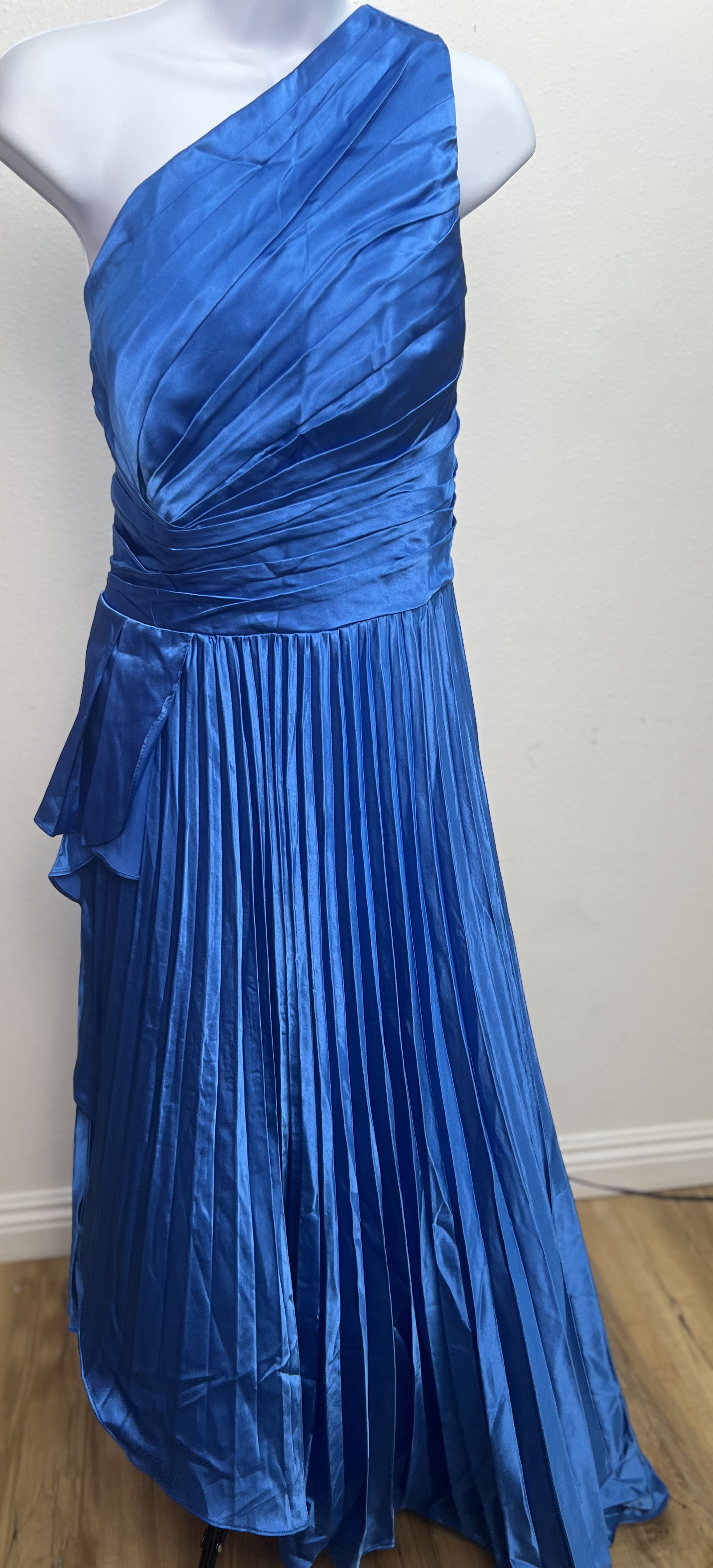 Evening dresses — photo 5